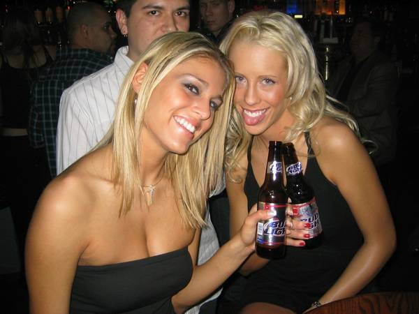 Hot teen girls flashing in local bar #74057423