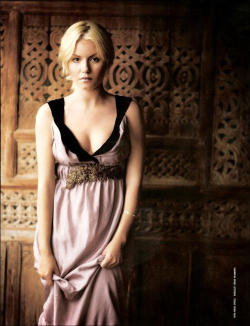 La douce actrice blonde elisha cuthbert posant sexy
 #75443306