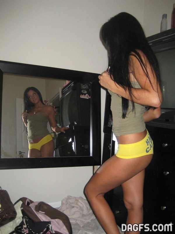 Luscious latina hottie wird nackt und zeigt ihren schönen Körper
 #67700051