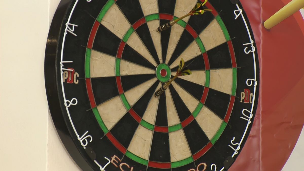 Torneo de sexo con juego de dardos
 #76811191