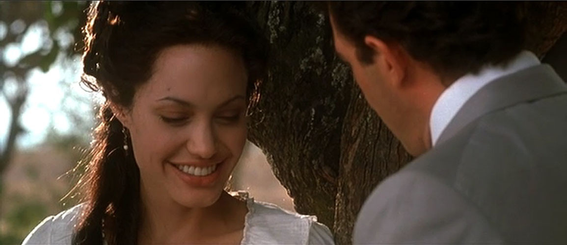 Angelina jolie zeigt ihre schönen großen Titten und fickt hart in nackten Filmkappen
 #75399863