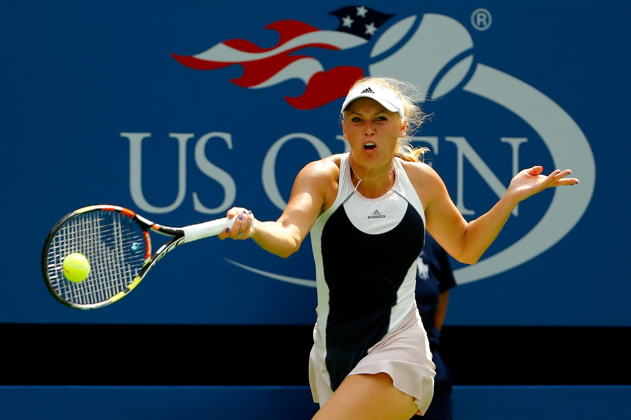 Caroline wozniacki che mostra le sue mutandine nere
 #75153599