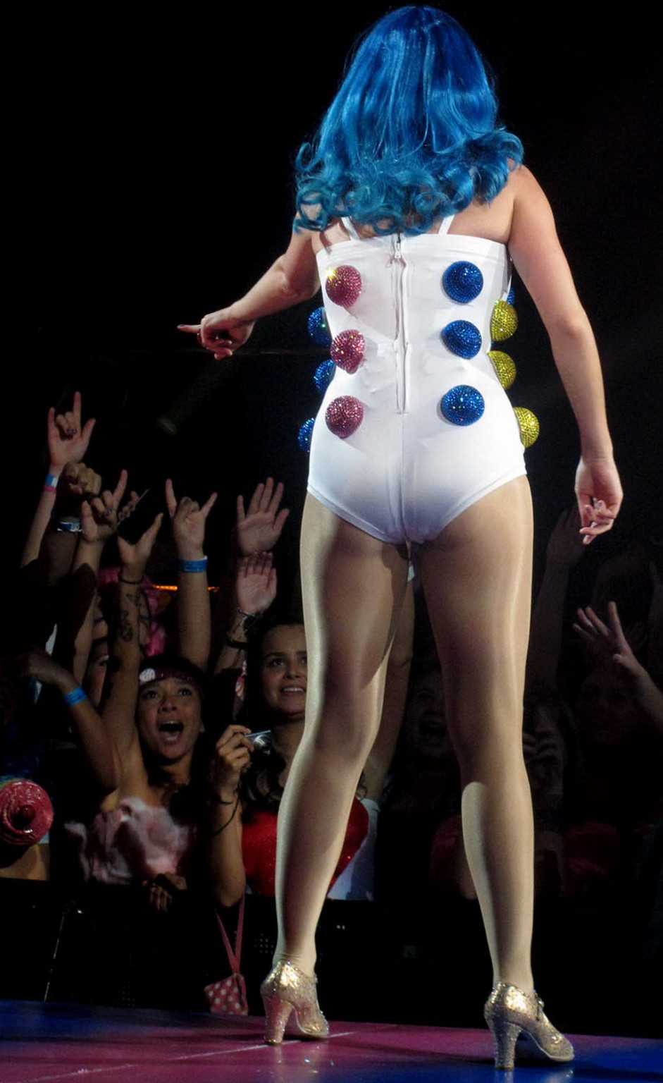 Katy Perry zeigt ihren Arsch im Trikot auf dem La-Konzert
 #75292658