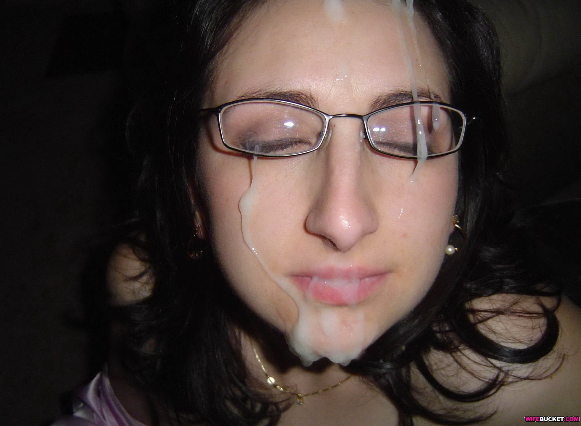 Madres amateurs reciben corridas faciales
 #76463949