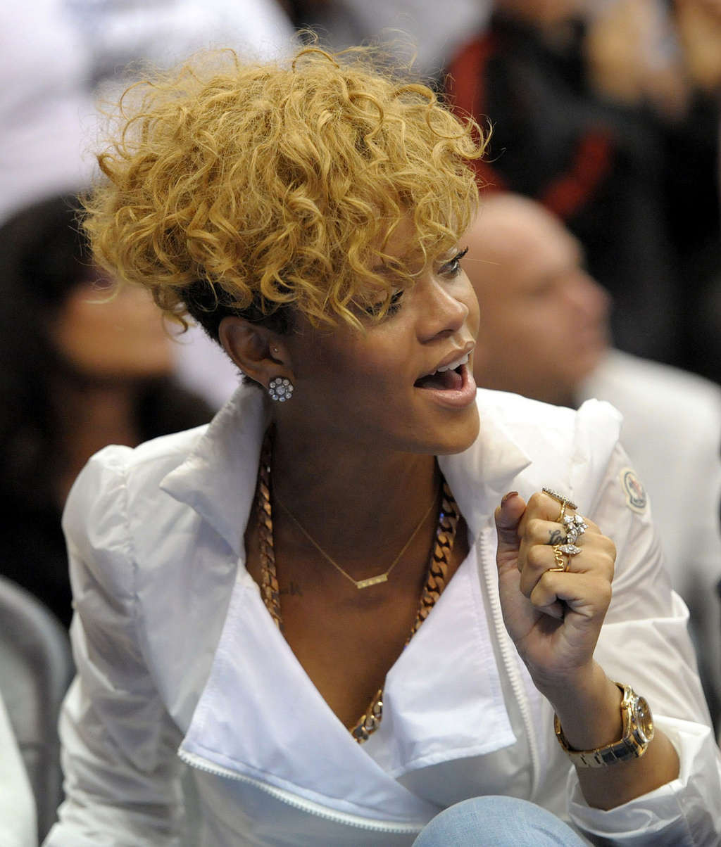 Rihanna showing her sexy legs in a jeans on basketball game #75363149