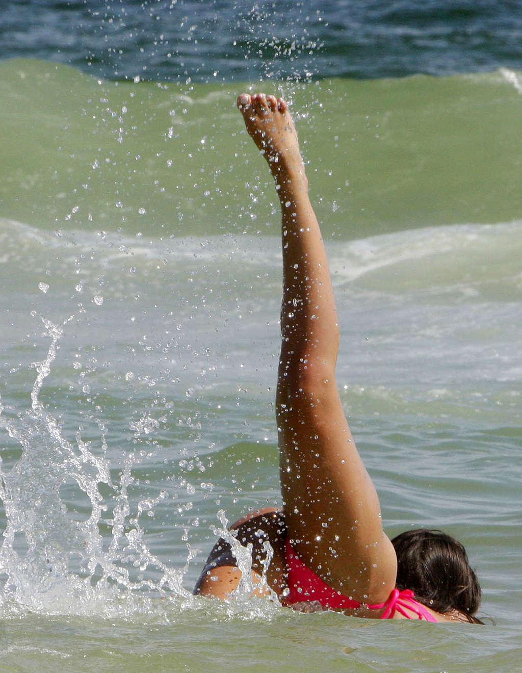 Nicole Bahls entblößt ihren Arsch im Tanga am Strand Paparazzi-Bilder
 #75372314