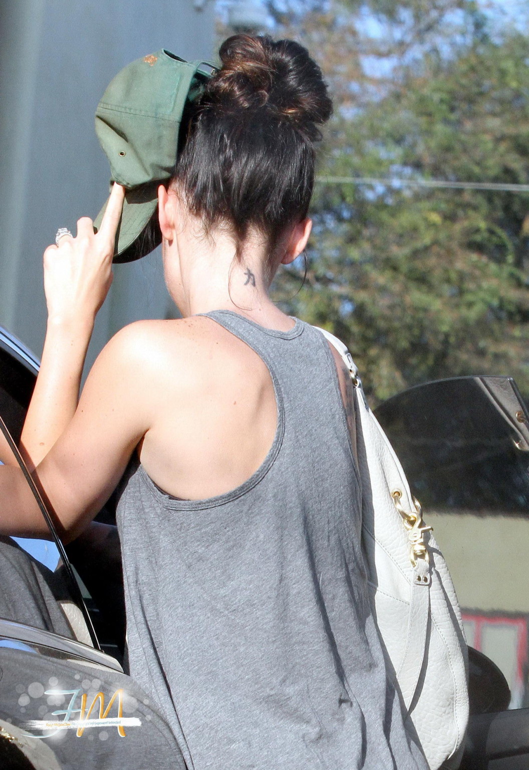Megan fox en mallas muestra su culo perfecto saliendo del gimnasio
 #75338670