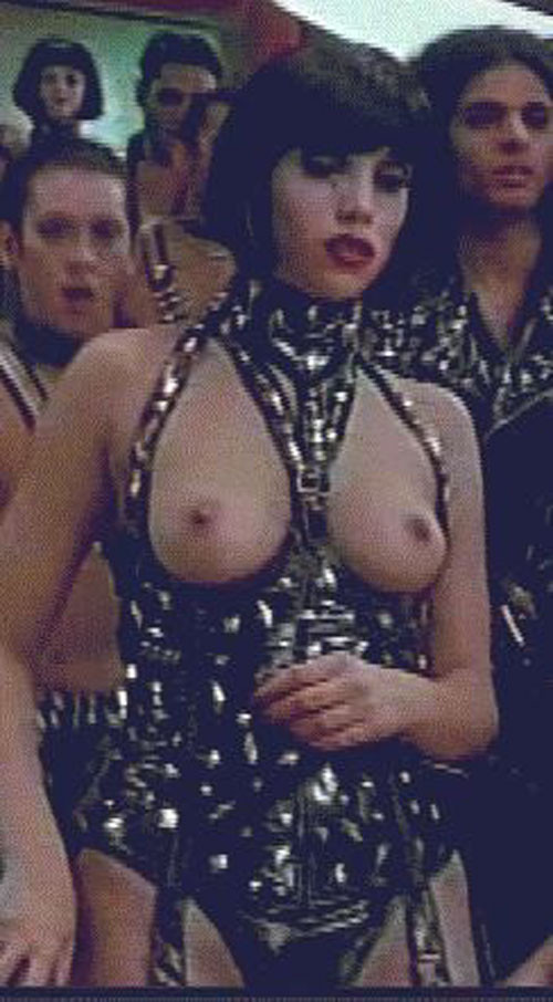 Elizabeth Berkley zeigt ihre schönen kleinen Titten und rasierte Muschi
 #75417034