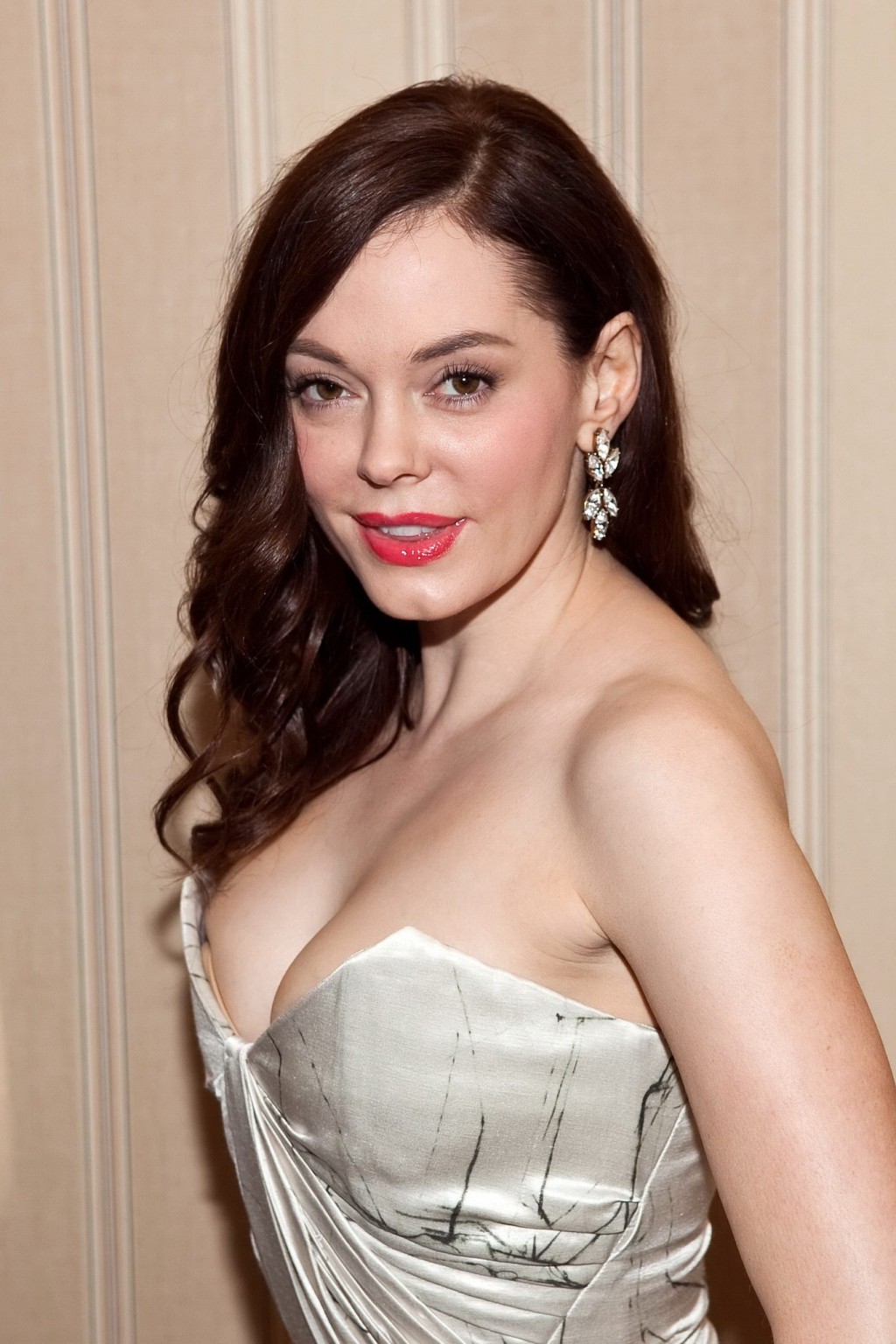 Rose McGowan showing massive cleavage in strapless dress at USO Gala in Washingt #75330233