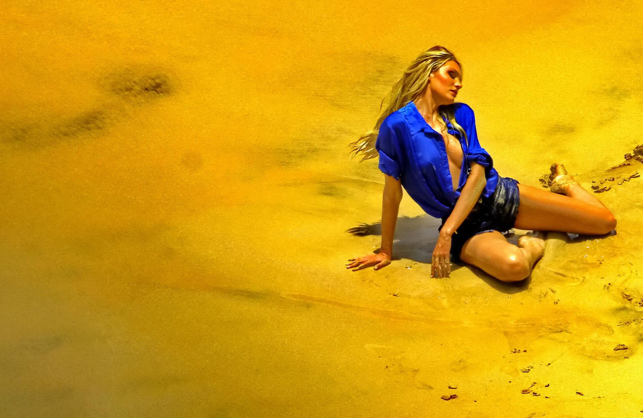 キャンディス・スワンポール、ブラジルのビーチでお尻を見せながらニップピークを披露
 #75201580