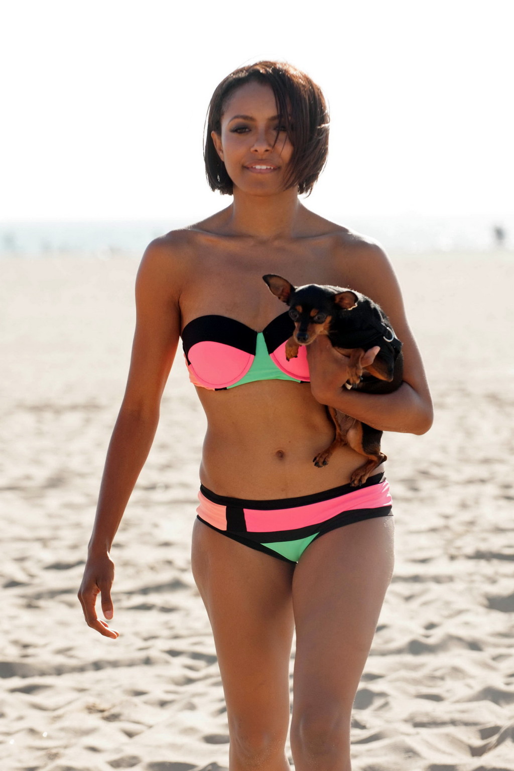 Kat Graham indossa un bikini senza spalline in una spiaggia di Santa Monica
 #75215801