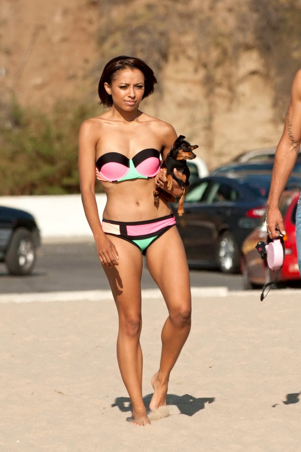 Kat Graham indossa un bikini senza spalline in una spiaggia di Santa Monica
 #75215825