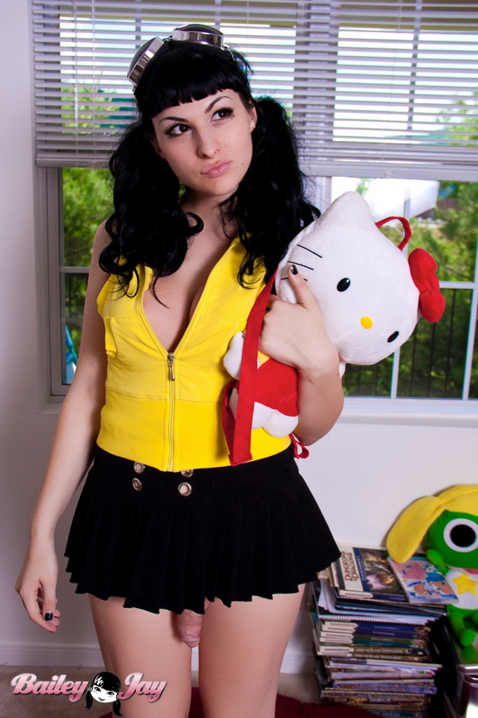 Busty bailey jay posiert in einem sexy Minirock
 #78840445