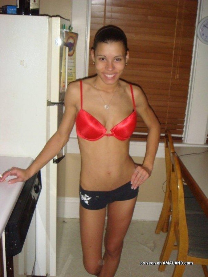 Sexy ragazza spagnola si spoglia nuda e posa per il suo bf
 #67610409