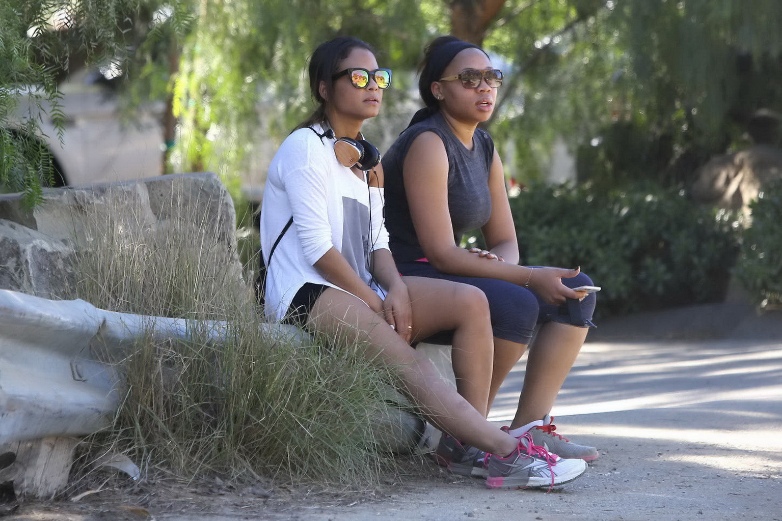 Christina milian che mostra il suo culo succoso in pantaloncini neri stretti a runyon canyon pa
 #75174683