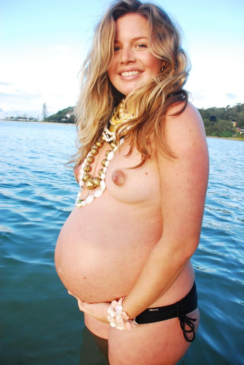 Photos de femmes nues enceintes
 #67694248