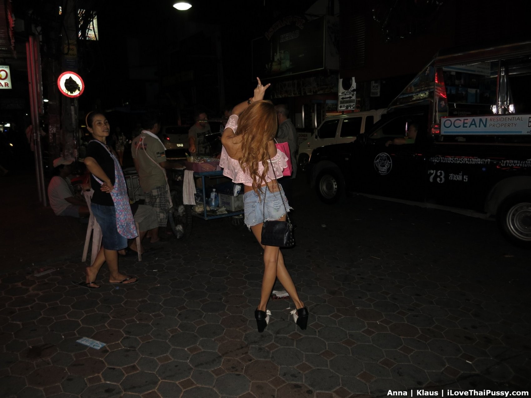 Showgirl thaïlandaise chaude baisée sans préservatif comme une putain asiatique dégoûtante
 #67943008