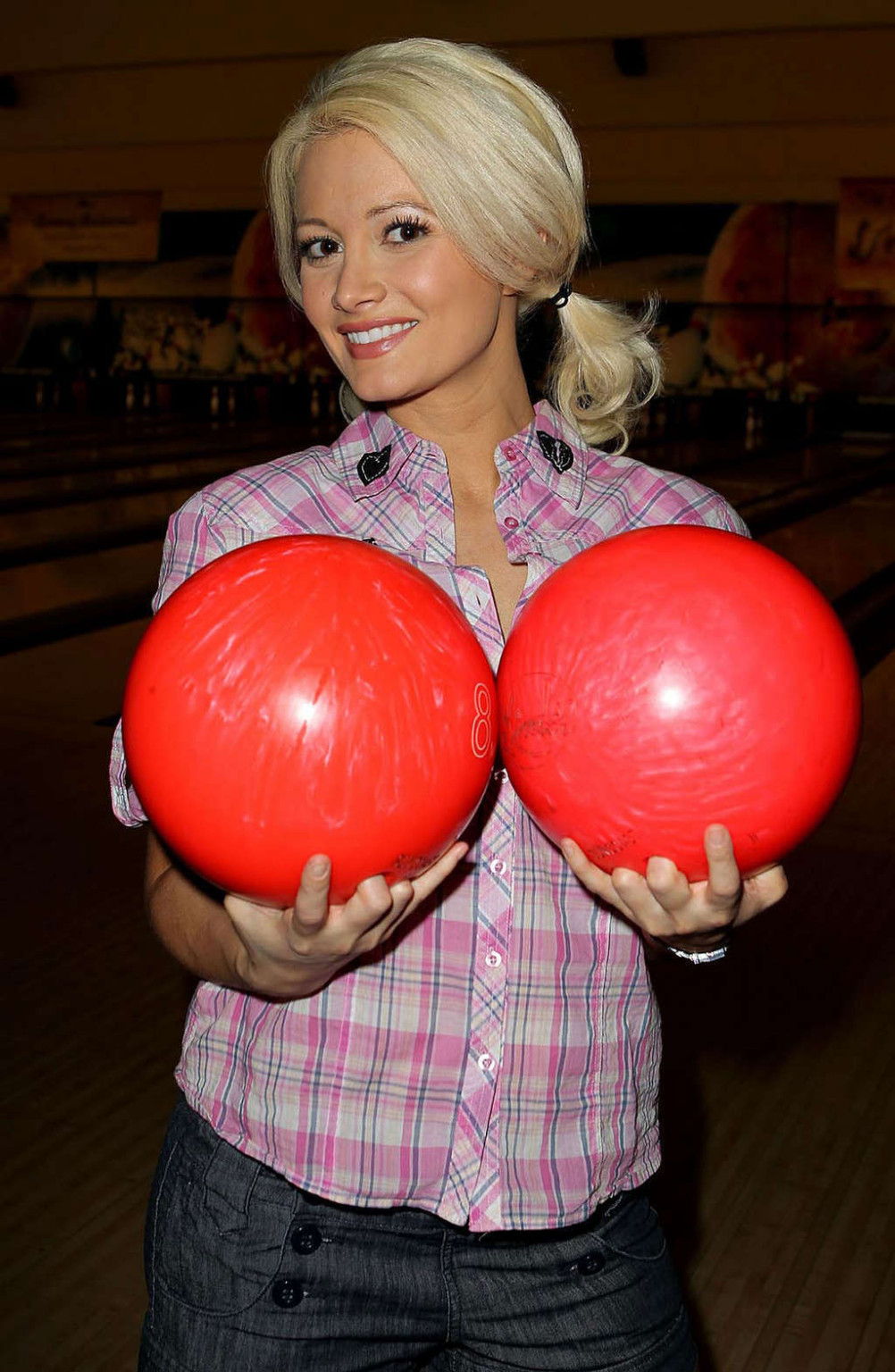 Holly Madison exposing her fucking sexy body and hot ass in bowling club #75348219