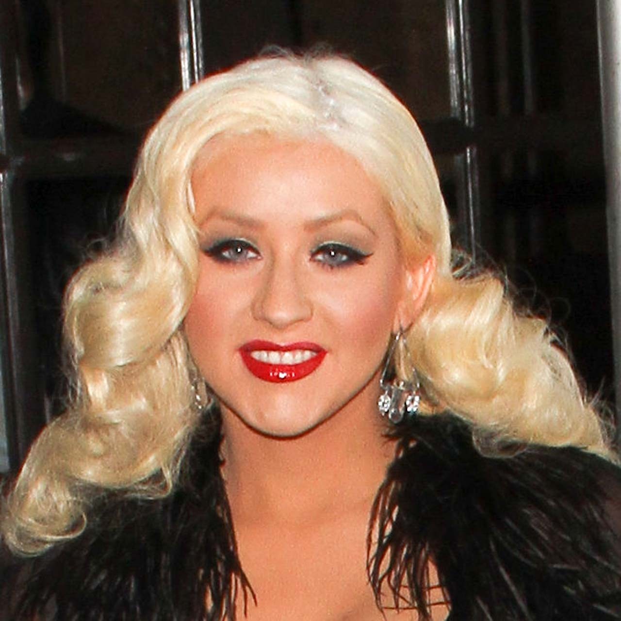 Christina Aguilera zeigt ihre nackte Muschi im Upskirt im Auto Paparazzi Bilder
 #75307670