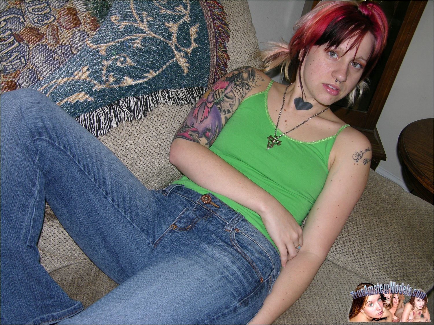 Punk Rock Girl Spreads Her Hairy Amateur Bush #68165096