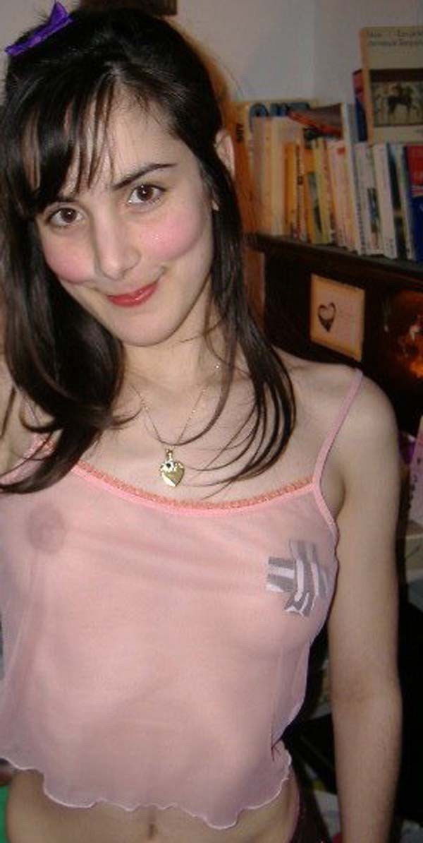 キュートな素人娘たちはポーズをとるのが大好き
 #68398142