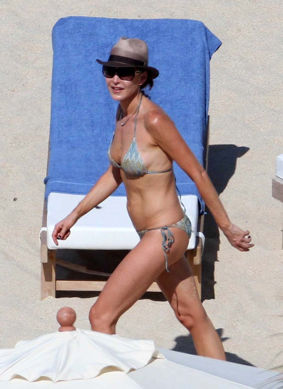 Tamara Mellon exposing her nice big boobs on beach and sexy in bikini #75322648