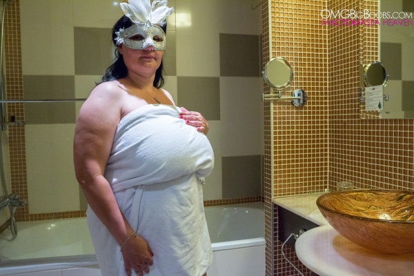 Chubby masked amateur plays with big tits in bathroom