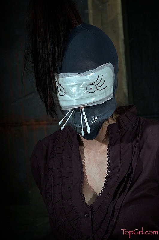 Lady Kat en bondage est surprise et masquée par lezdom sister dee
 #67670248