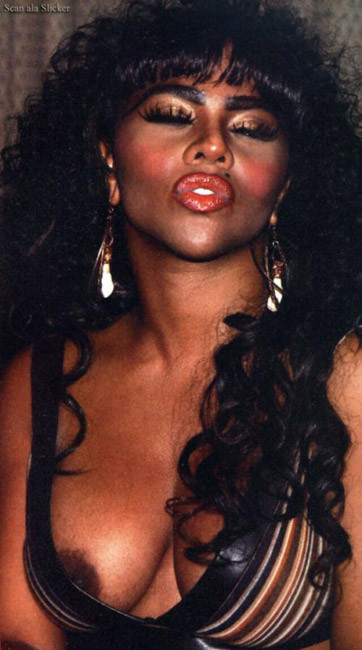 Lil kim seins nus et chatte rasée
 #75426001