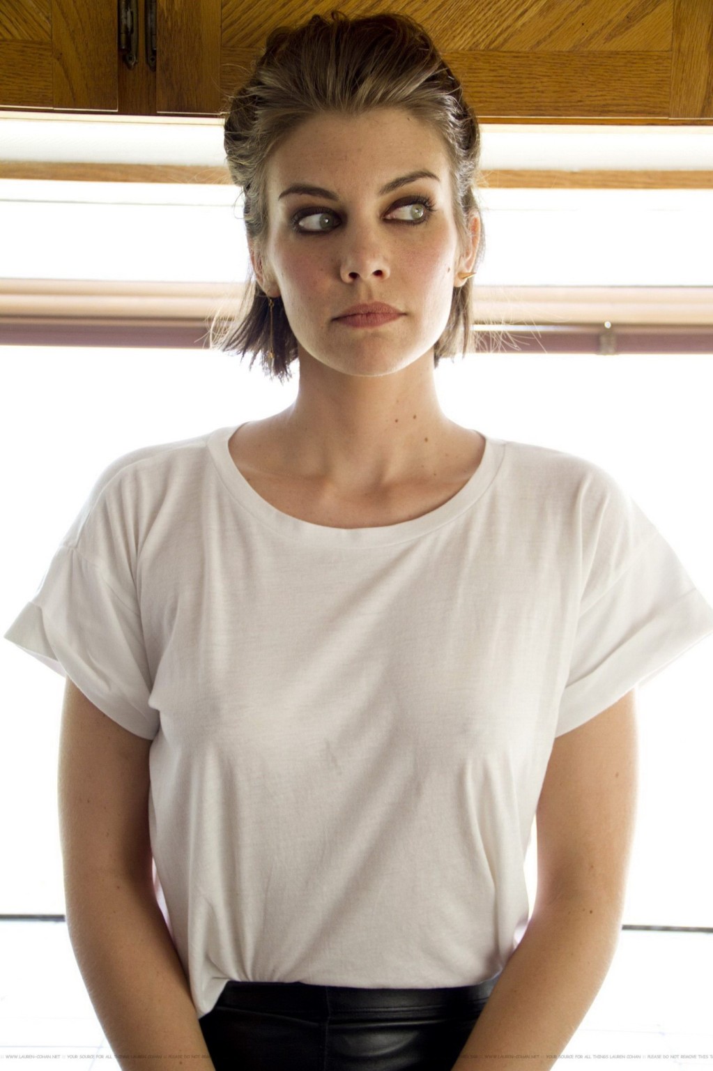 Lauren Cohan, sans soutien-gorge et portant plusieurs tenues transparentes pour le magazine ladygunn.
 #75215106