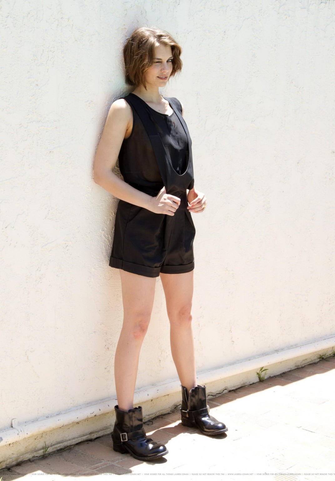 Lauren Cohan, sans soutien-gorge et portant plusieurs tenues transparentes pour le magazine ladygunn.
 #75215154