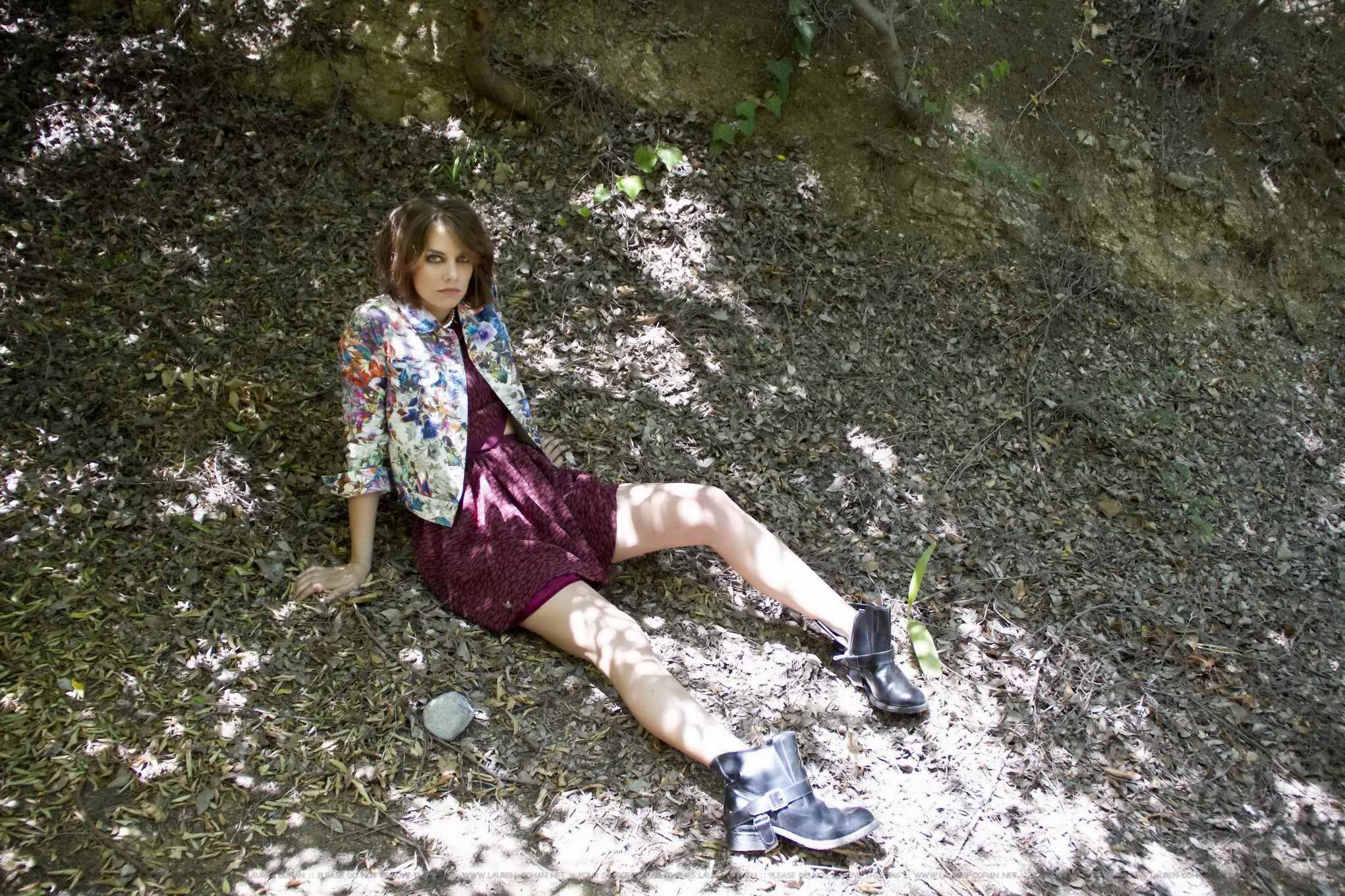 ローレン・コーハン、雑誌「ladygunn」で様々な透け感のある衣装を着てブラジャーなしで撮影
 #75215176