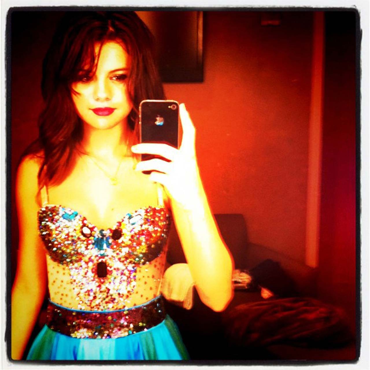 Selena gomez che espone il corpo sexy e la scissione enorme sulle foto private
 #75292297