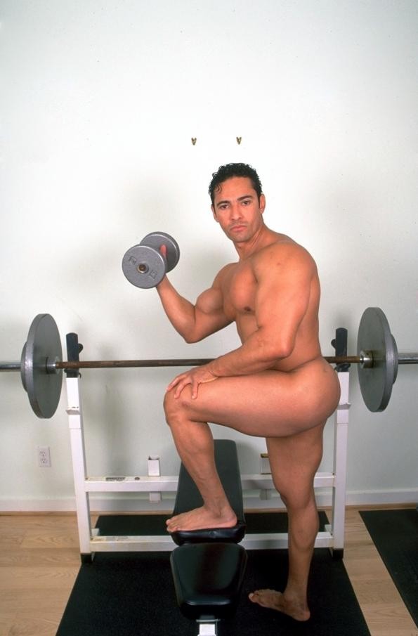 Naked straight bodybuilder flexes #77001017