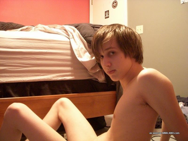 Amateur twink self-shooting nude in the bedroom #76913645