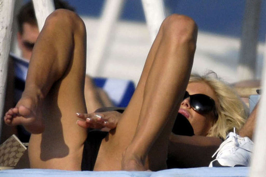 Victoria Silvstedt masturbating on beach very sexy photos #75373637