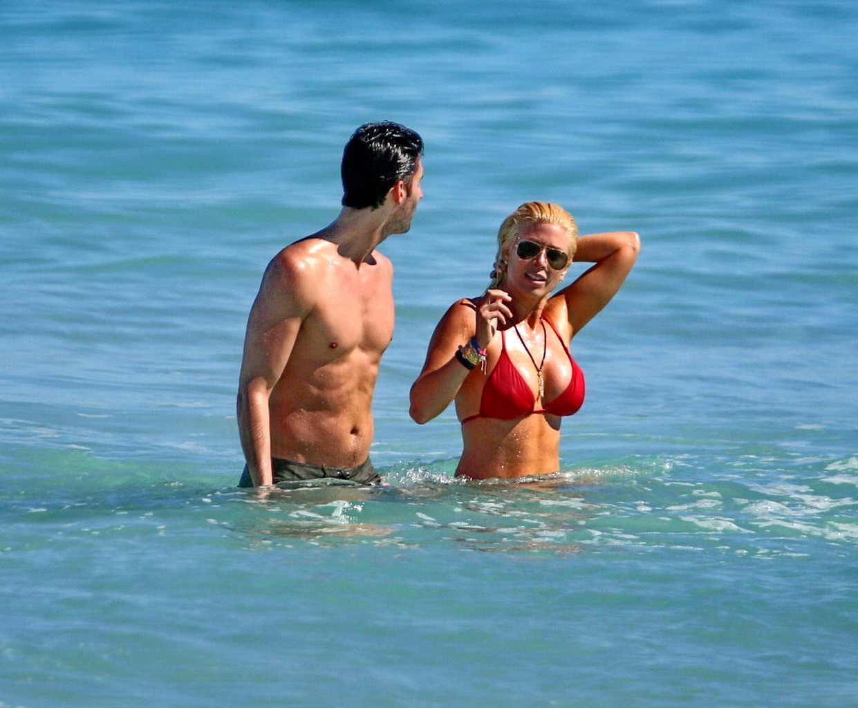Jill Martin exhibe son corps en bikini sur une plage de Miami.
 #75204626
