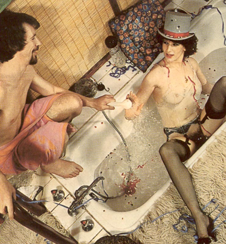 Retro couple having a fuck party in the bathtub #69317202