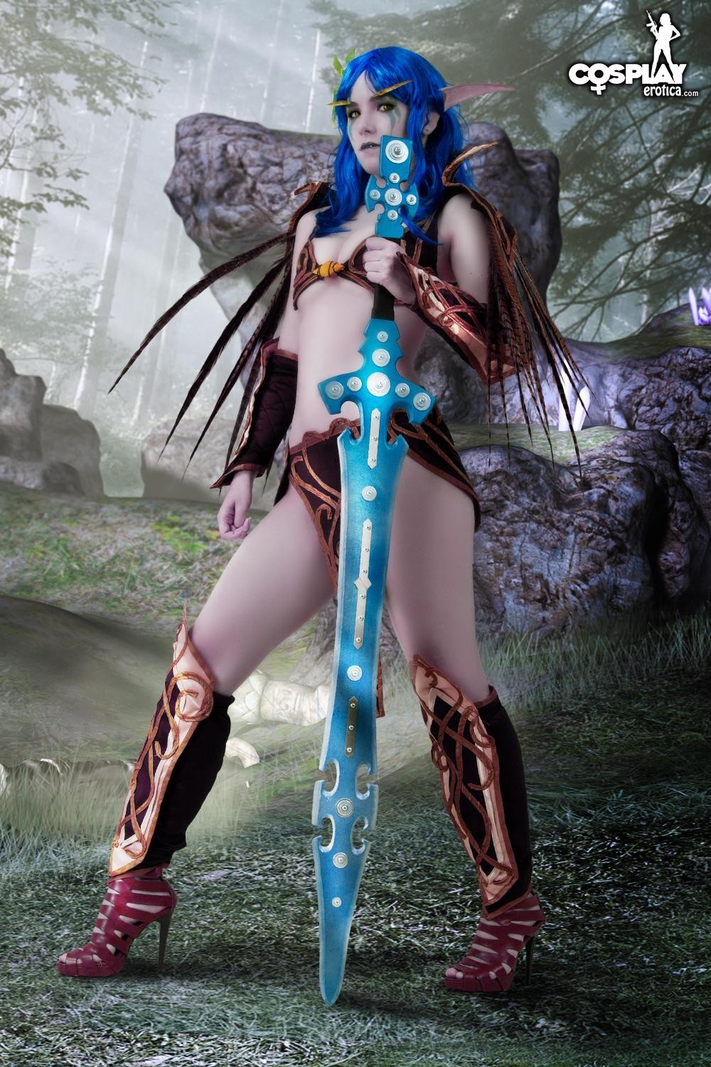 Cassie como cosplay de una desagradable paladina elfa nocturna de World of Warcraft
 #76468723