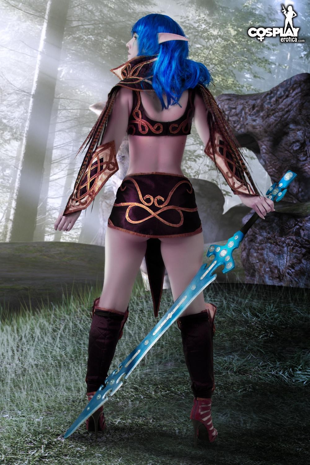 Cassie como cosplay de una desagradable paladina elfa nocturna de World of Warcraft
 #76468728