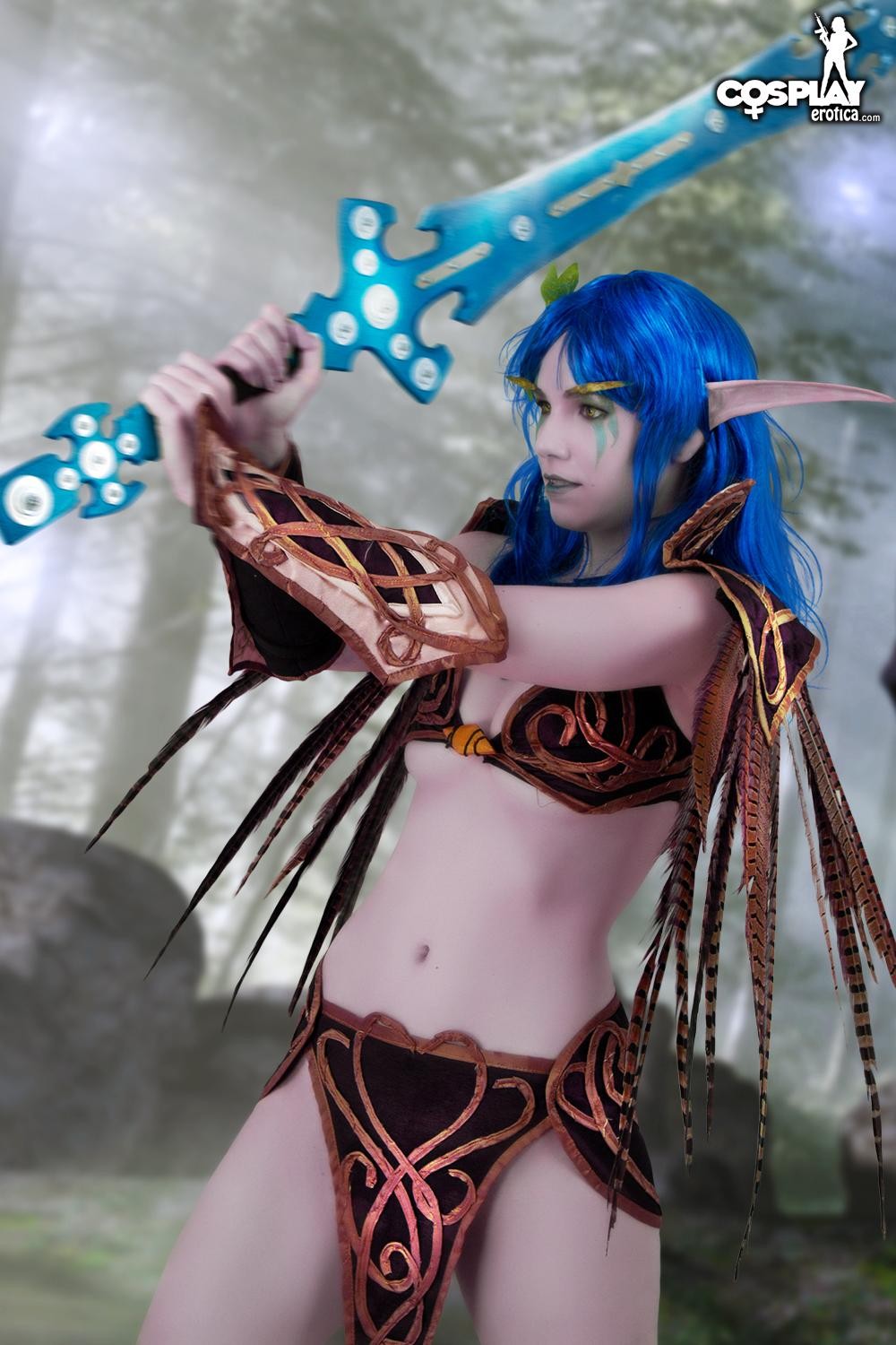 Cassie como cosplay de una desagradable paladina elfa nocturna de World of Warcraft
 #76468739