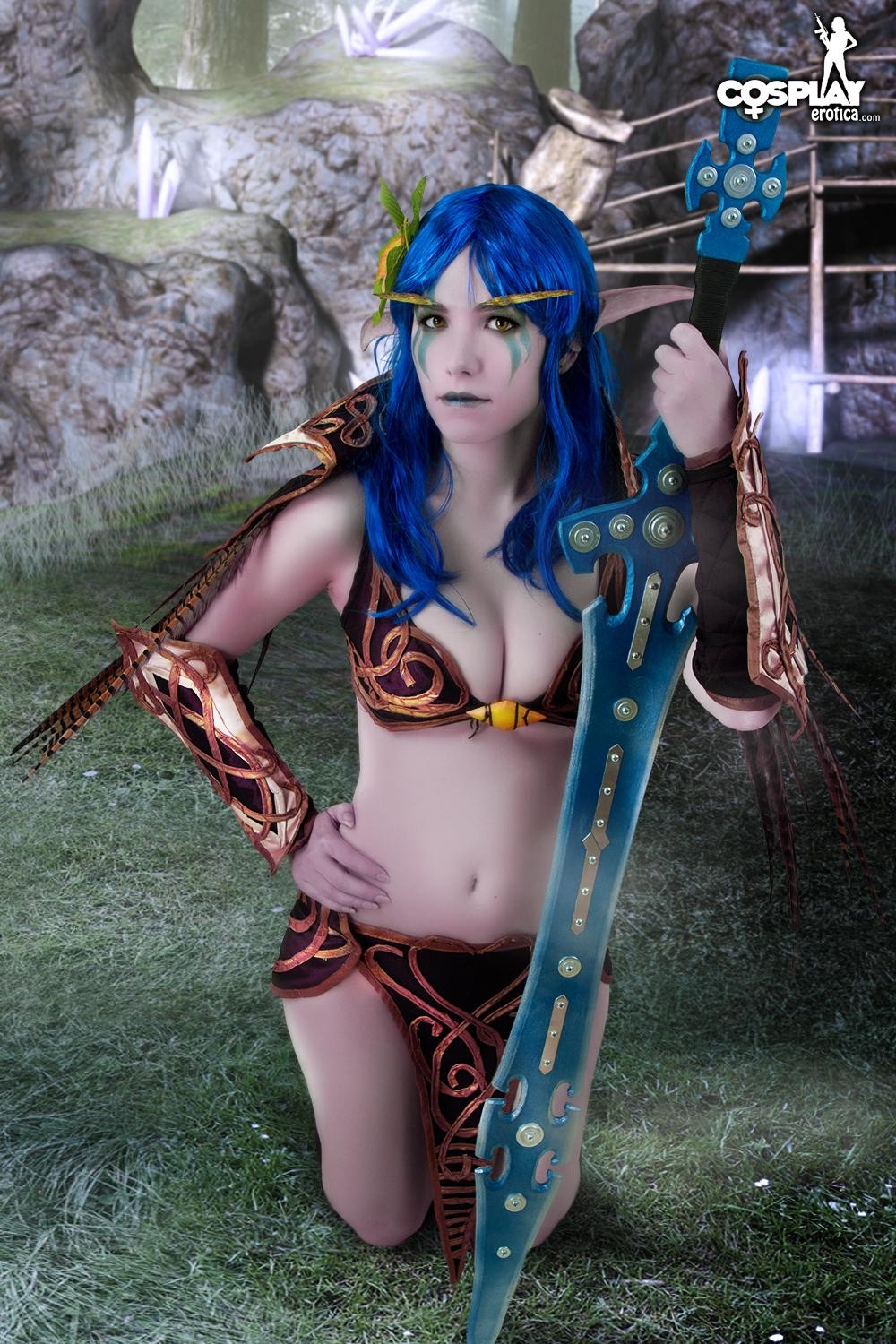 Cassie como cosplay de una desagradable paladina elfa nocturna de World of Warcraft
 #76468747