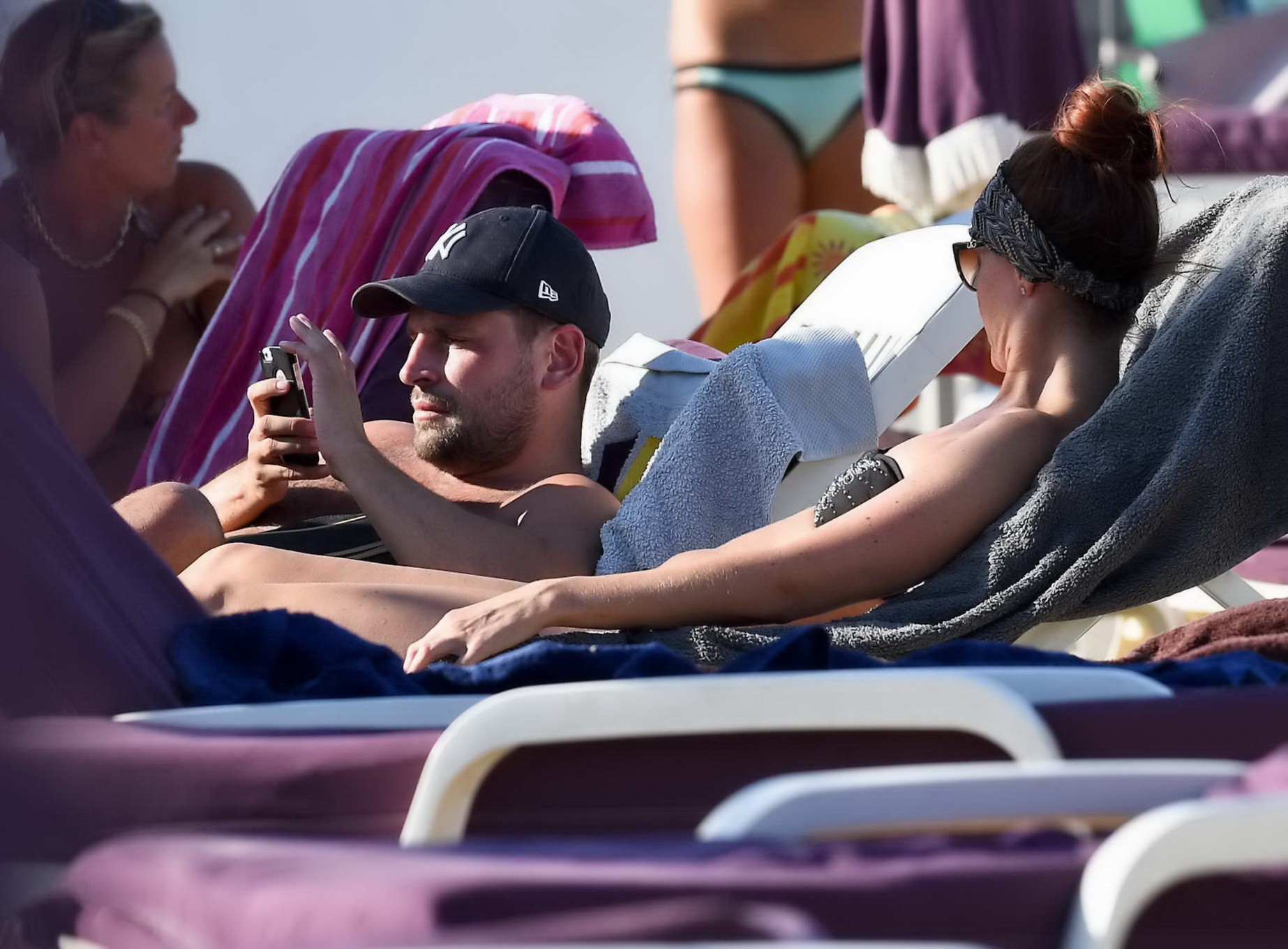 Jennifer metcalfe zeigt ihren saftigen Bikini-Arsch
 #75156126