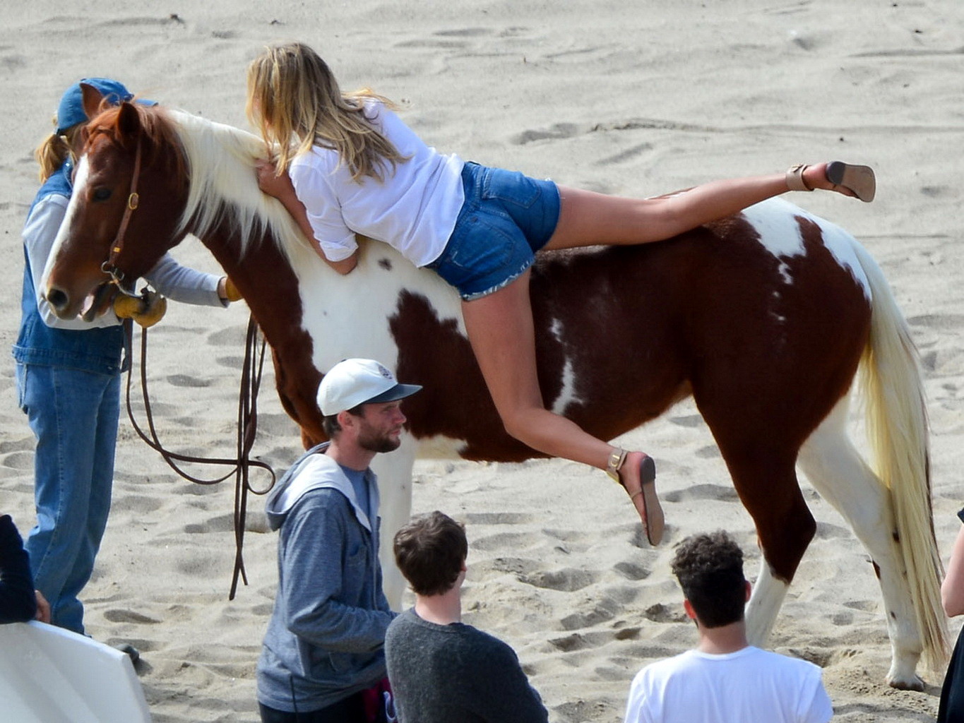 Kate Upton showing off her cleavage and ass on the set of a photoshoot in Malibu #75211887