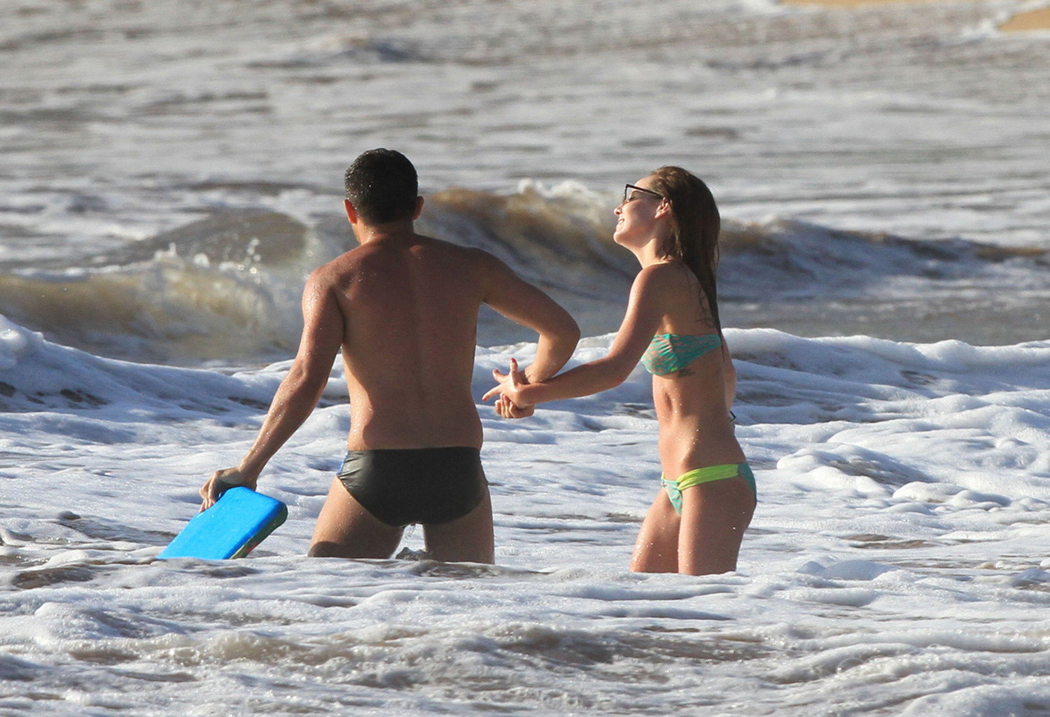 Samantha Droke shows cameltoe wearing a bikini on a Hawaiian beach #75264903