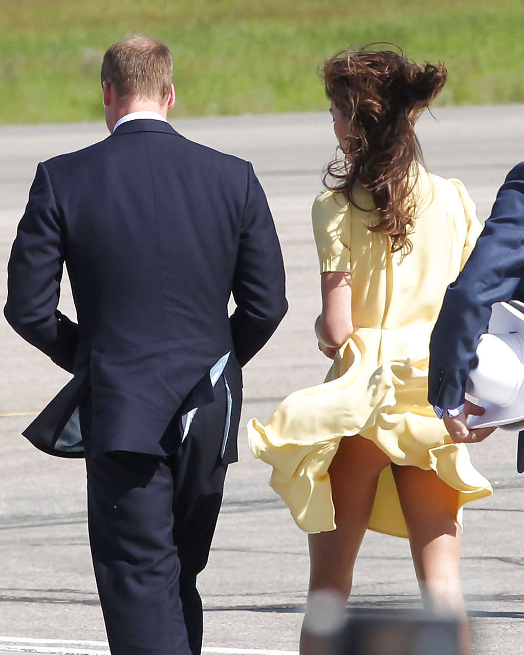 Kate Middleton showing her panties while wind blow her yellow dress #75296868