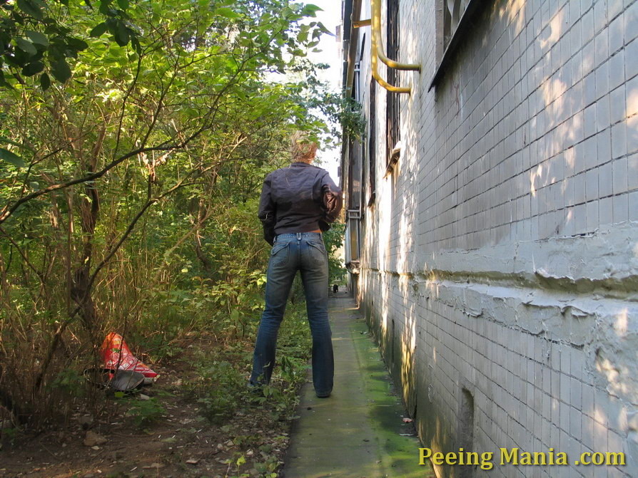 Unsuspecting blondie does a leak outdoors and gets caught on a cam #76568946