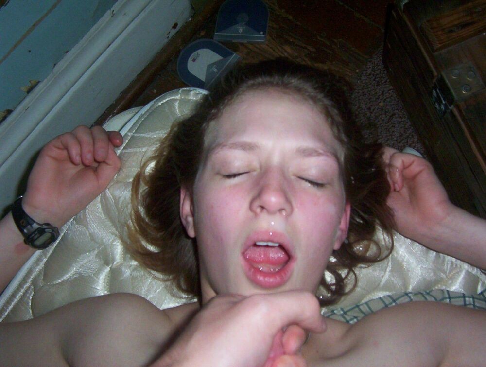 リアルティーンのガールフレンドがチンポを舐めてザーメンを出す2
 #74404643