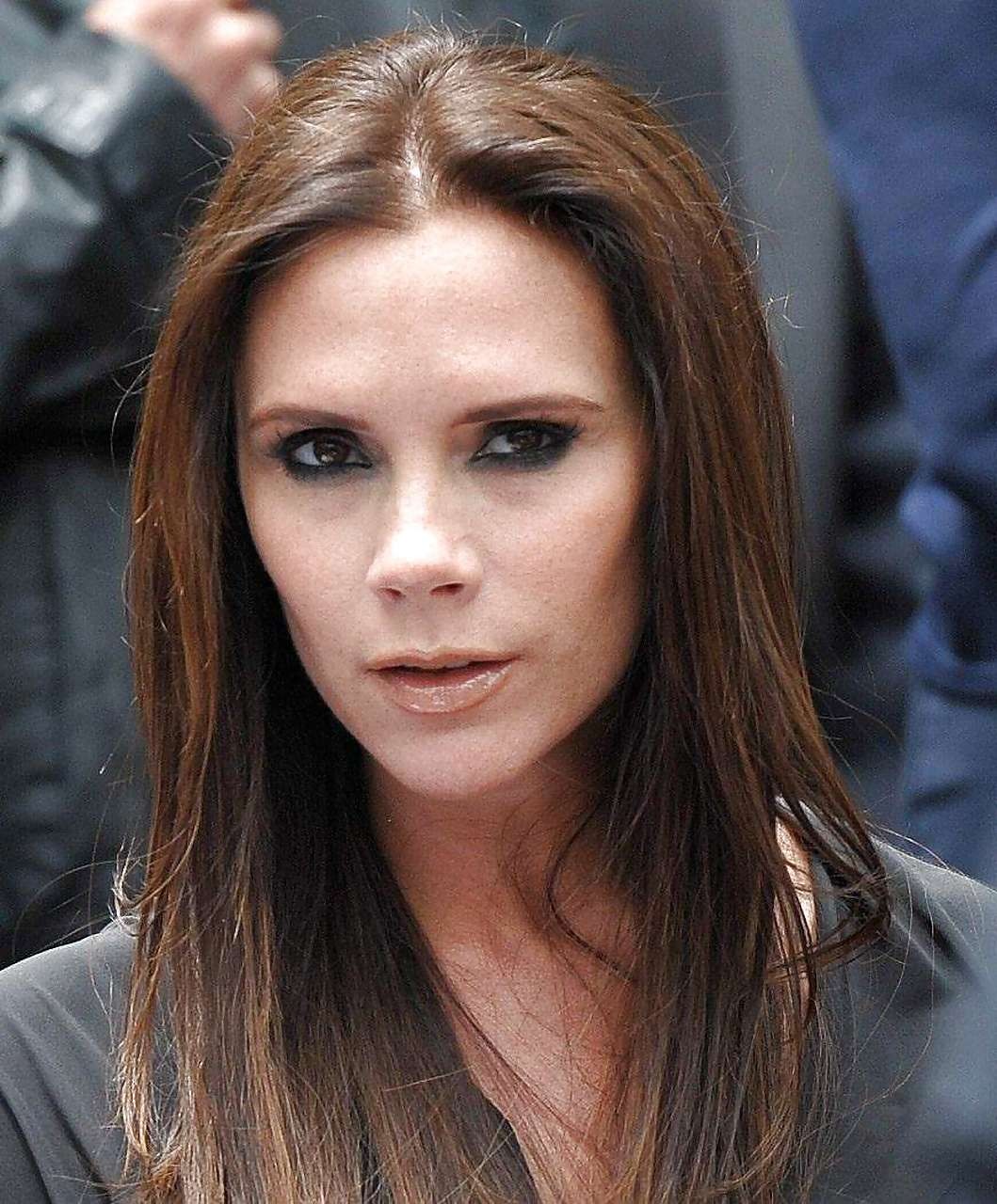 Victoria Beckham showing her wonderfull legs in mini skirt paparazzi pictures #75302163