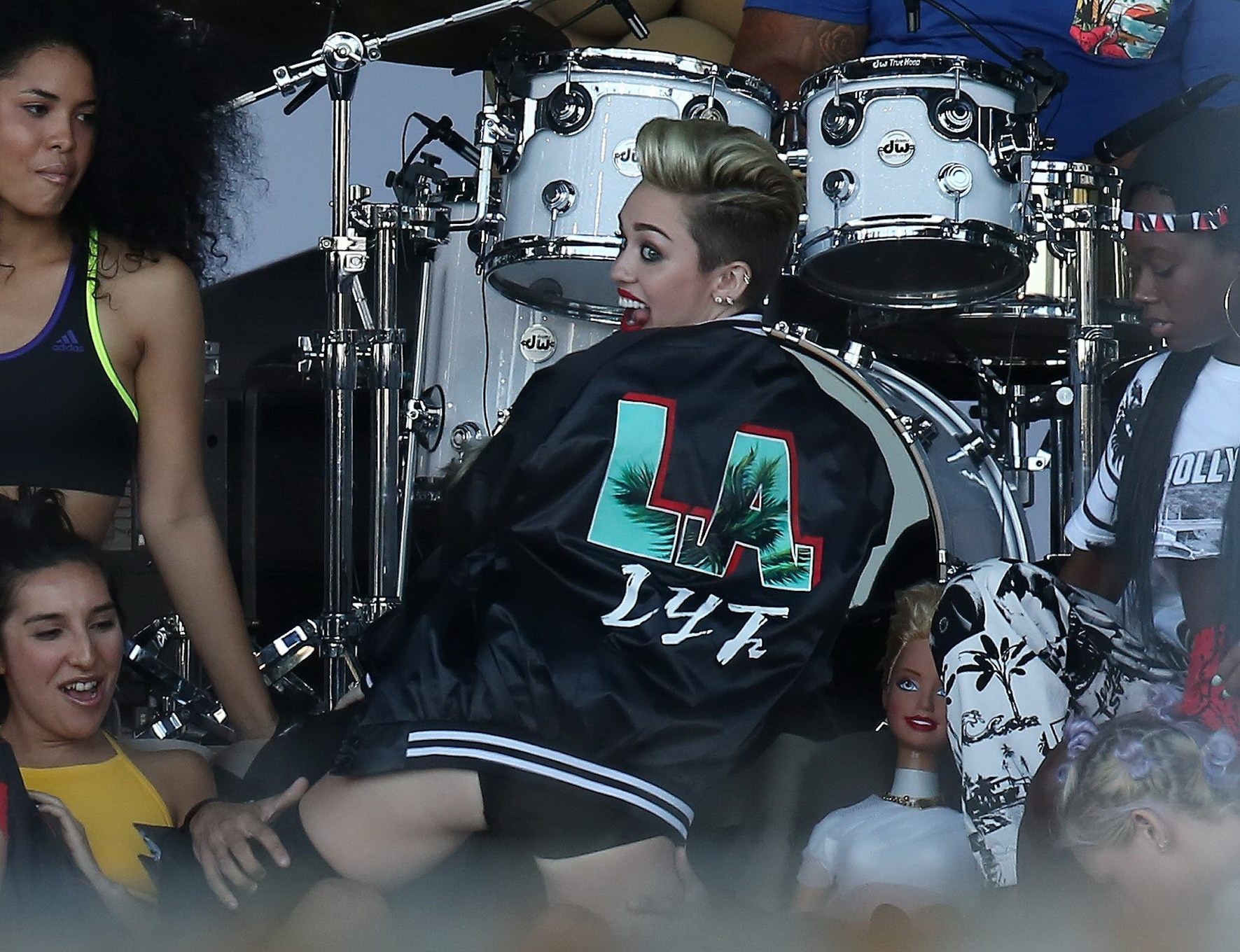 Miley Cyrus in panties  fuck-me boots performing at the Jimmy Kimmel show #75226995